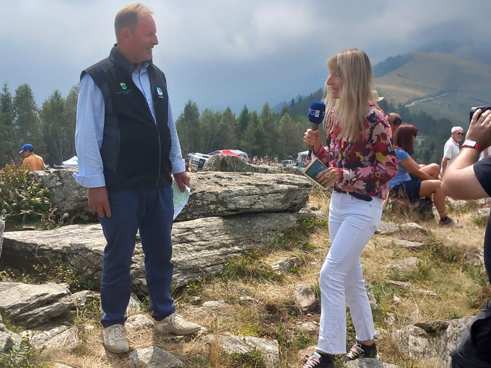 Dario Miretti intervistato da Chiara Pottini di Rai3 al Bric Lombatera nel giorno del Concerto di Ferragosto Monviso Unesco 2023