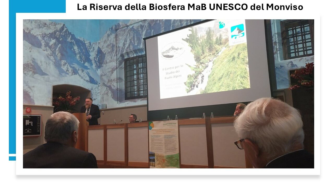 uno dei momenti della giornata desicata alla Riserva della Biosfera MaB UNESCO del Monviso, in cui il Prof. Fenoglio presenta il centro per lo studio dei fiumi Alpini