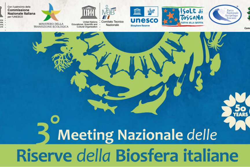 locandina del terzo Meeting nazionale delle Riserva della Biosfera: nella fascia alta i loghi, sotto una grafica a fondo blu con figure disegnate in verde (uomini, animali, vegetali in semicerchio)