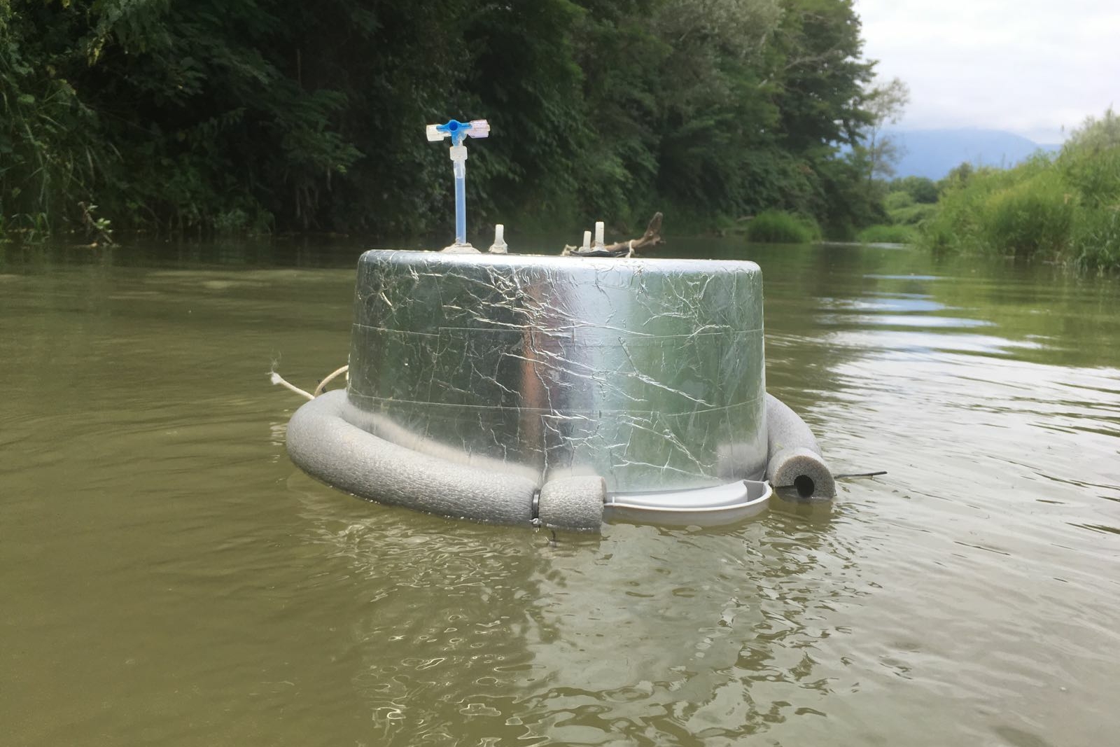 Camera flottante utile al monitoraggio dell’anidride carbonica del fiume Ghiandone, all’interno del progetto EURORUN (Assessing CO2 Fluxes from European Running Waters)