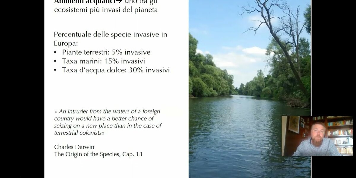 nell'immagine si osserva un momento del webinar del Prof. Fenoglio. Nel dettaglio: in primo piano una delle slide del power point proiettato dall'oratore