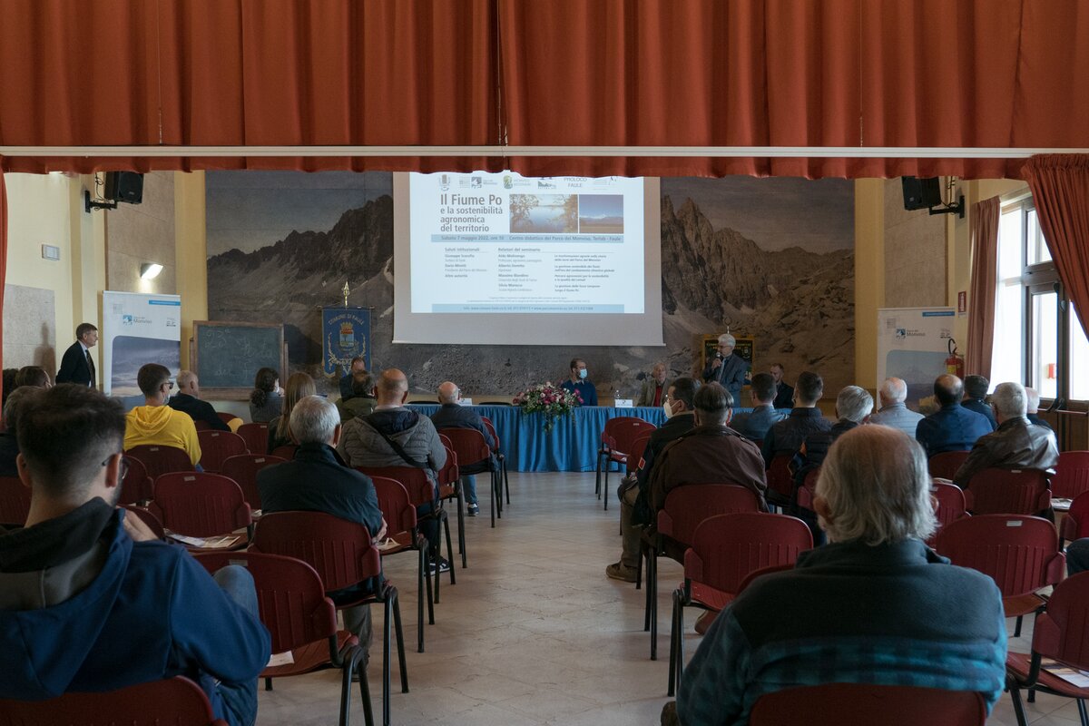 La sala del Centro didattico del Parco del Monviso a Faule, in occasione del seminario