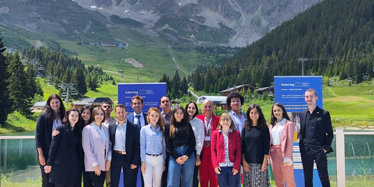 foto di gruppo del Consiglio dei giovani in carica fino al 2024