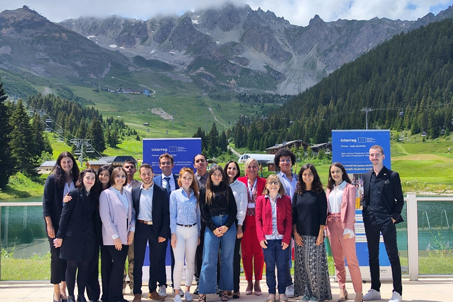 foto di gruppo del Consiglio dei giovani in carica fino al 2024