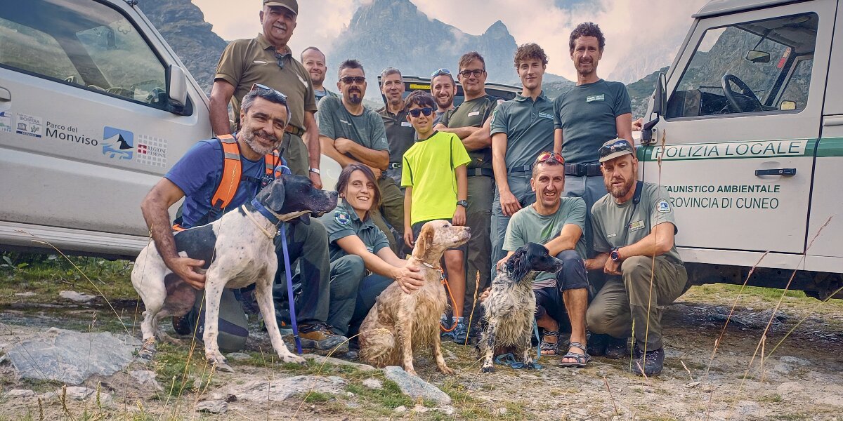 foto di gruppo dei partecipanti alle attività di monitoraggio