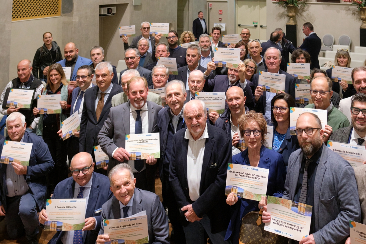 foto di gruppo degli amministratori presenti al convegno