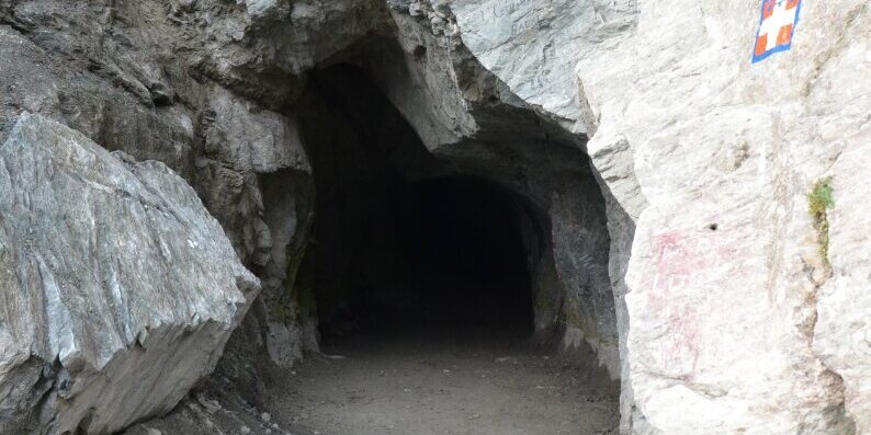 imboccatura del Buco di Viso, galleria alpina a 2.900 metri di altitudine