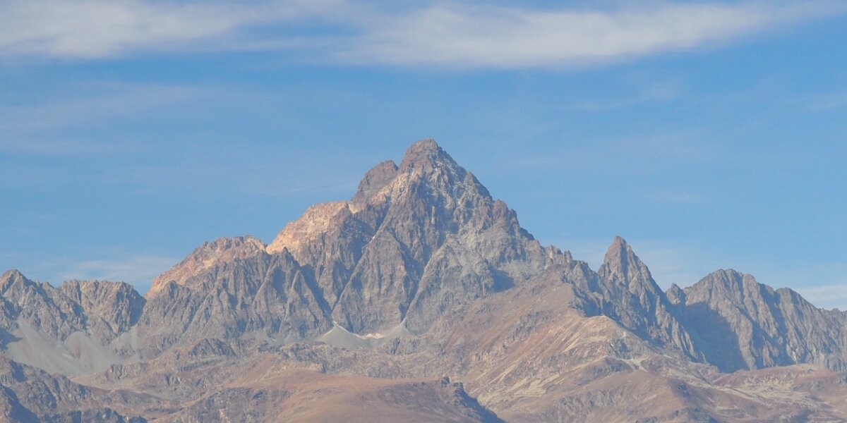Panorama sul Monviso e montagne circostanti