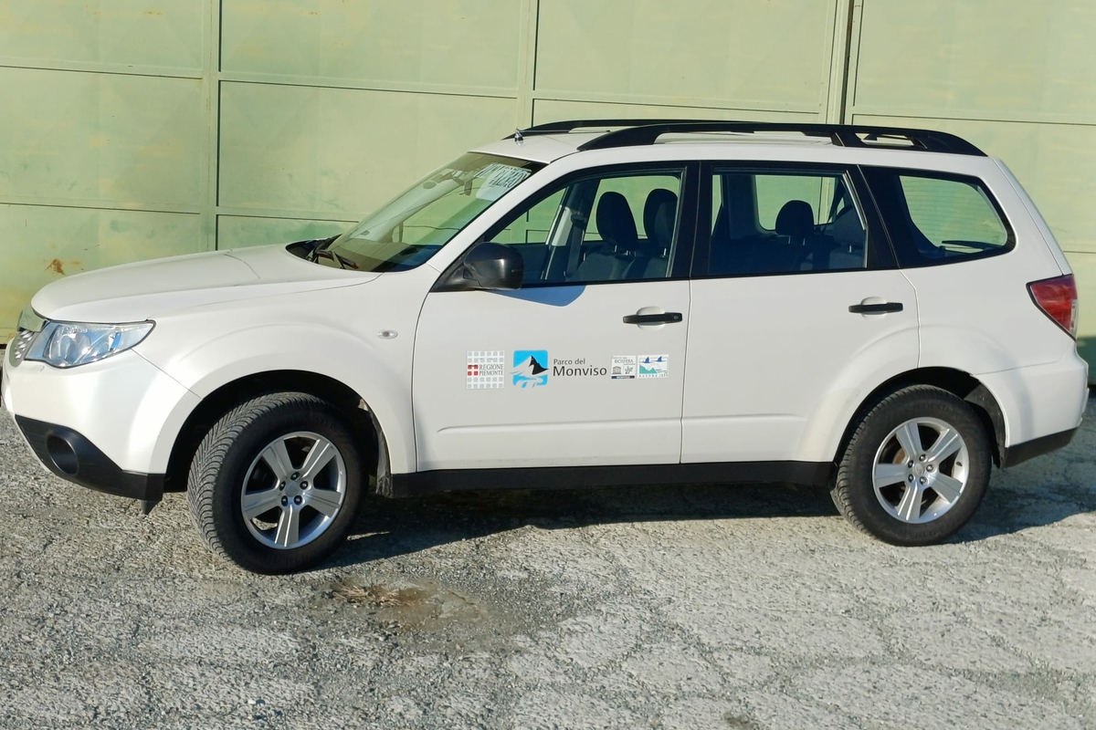 il veicolo in vendita visto dalla fiancata sinistra