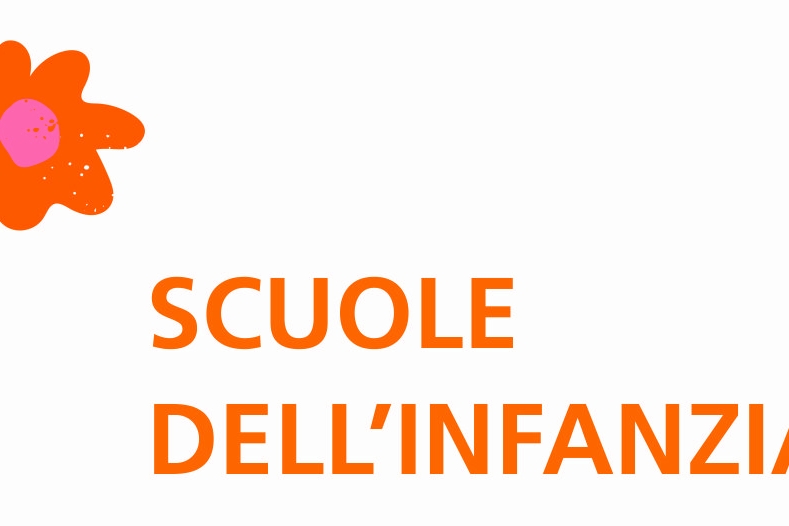 scritta arancio scuola infanzia, in altro a sinistra un fiore arancione