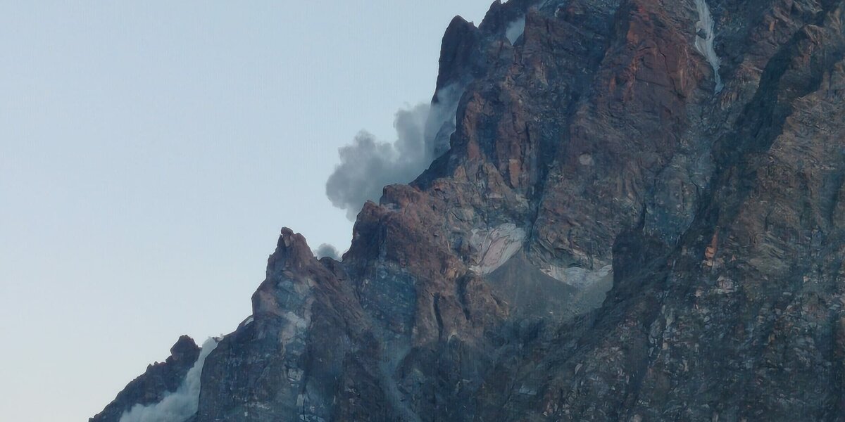 la silhouette del Monviso ripresa durante le fasi del crollo del 1° settembre 2026